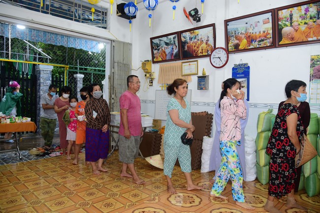 Lễ sám hối và tặng quà Đạo tràng Minh Chất, Cần Thơ