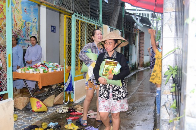 Lễ sám hối và tặng quà Đạo tràng Minh Chất, Cần Thơ