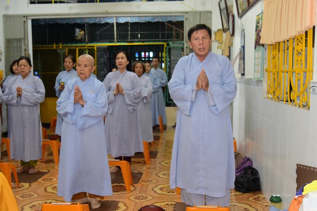 Lễ sám hối và tặng quà Đạo tràng Minh Chất, Cần Thơ