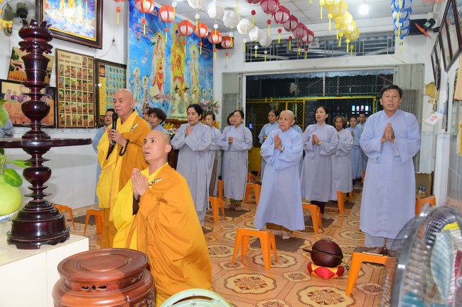 Lễ sám hối và tặng quà Đạo tràng Minh Chất, Cần Thơ