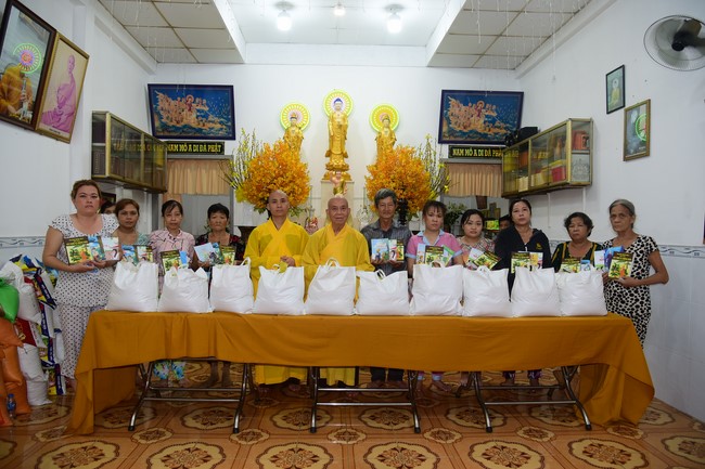 Lễ sám hối và tặng quà Đạo tràng Minh Chất, Cần Thơ