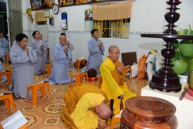 Lễ sám hối và tặng quà Đạo tràng Minh Chất, Cần Thơ