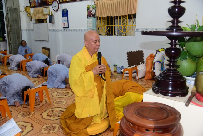 Lễ sám hối và tặng quà Đạo tràng Minh Chất, Cần Thơ