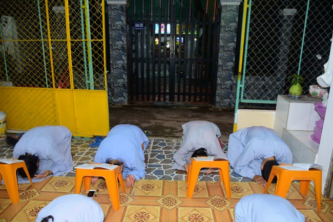 Lễ sám hối và tặng quà Đạo tràng Minh Chất, Cần Thơ