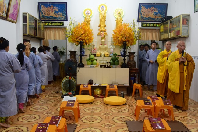 Lễ sám hối và tặng quà Đạo tràng Minh Chất, Cần Thơ