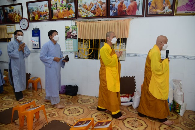 Lễ sám hối và tặng quà Đạo tràng Minh Chất, Cần Thơ