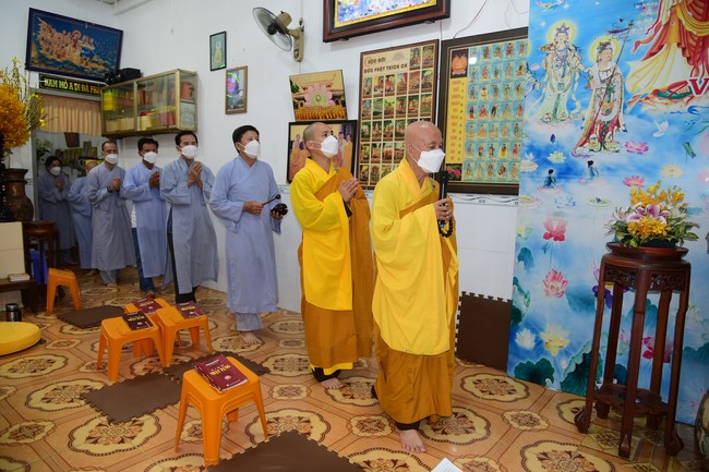 Lễ sám hối và tặng quà Đạo tràng Minh Chất, Cần Thơ