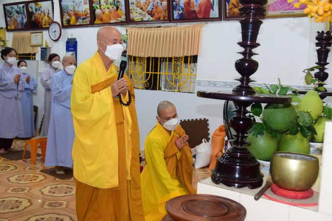 Lễ sám hối và tặng quà Đạo tràng Minh Chất, Cần Thơ