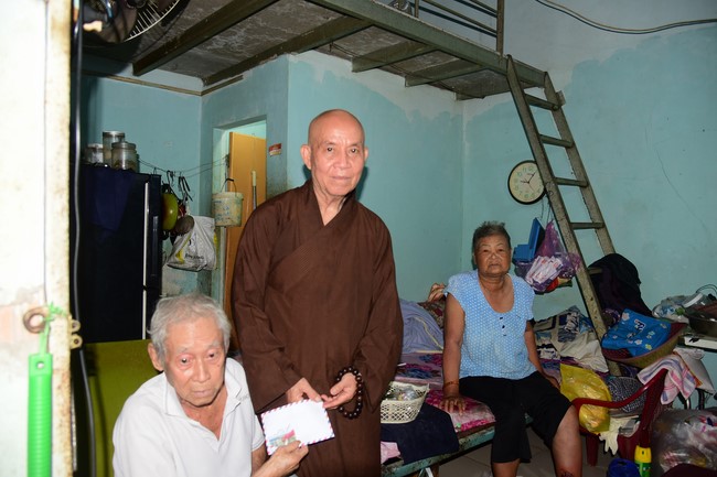 Lễ sám hối và tặng quà Đạo tràng Minh Chất, Cần Thơ