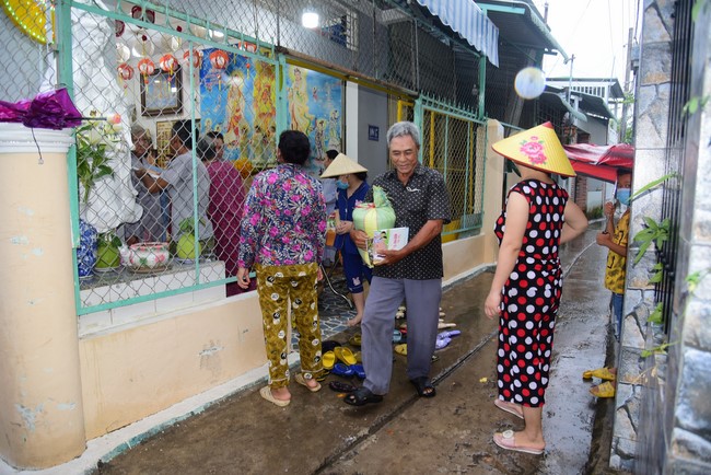 Lễ sám hối và tặng quà Đạo tràng Minh Chất, Cần Thơ