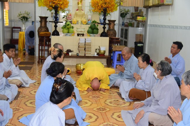 Tu niệm Phật một ngày tại Cần Thơ