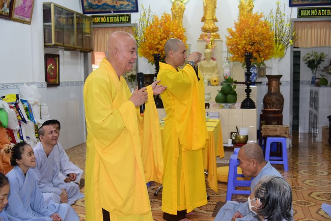 Tu niệm Phật một ngày tại Cần Thơ