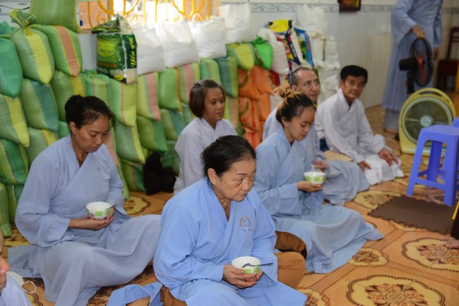 Tu niệm Phật một ngày tại Cần Thơ