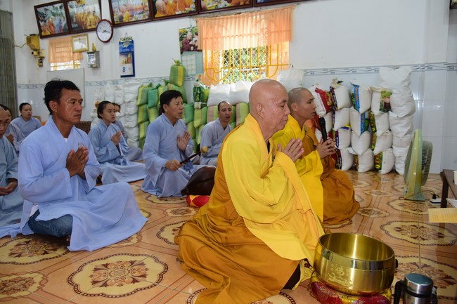 Tu niệm Phật một ngày tại Cần Thơ