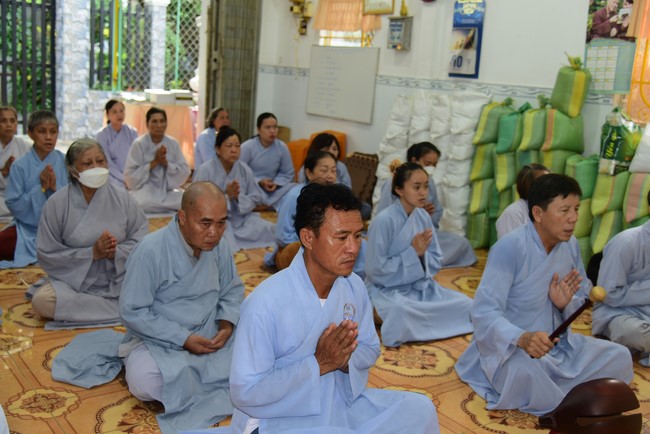 Tu niệm Phật một ngày tại Cần Thơ