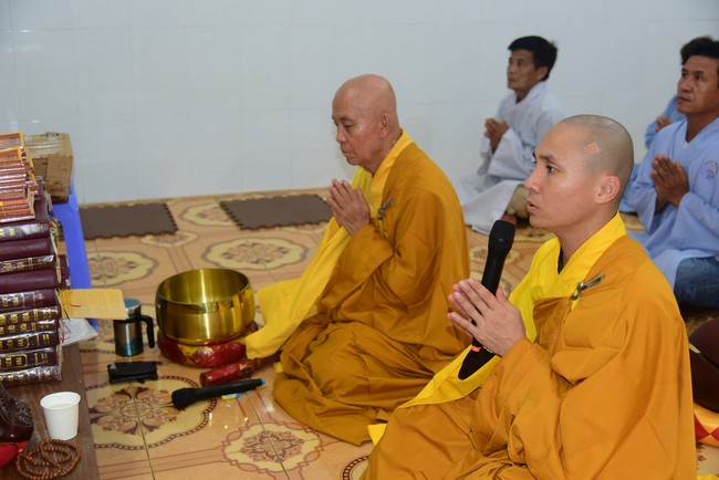 Tu niệm Phật một ngày tại Cần Thơ