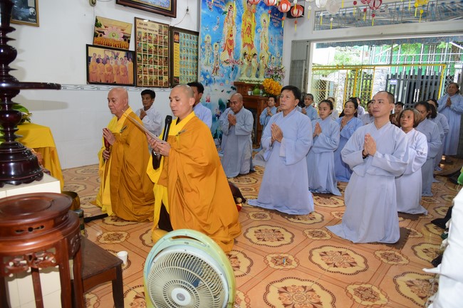 Tu niệm Phật một ngày tại Cần Thơ