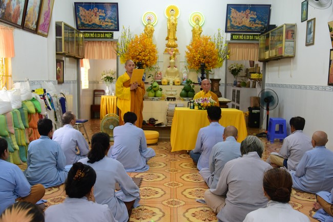 Tu niệm Phật một ngày tại Cần Thơ