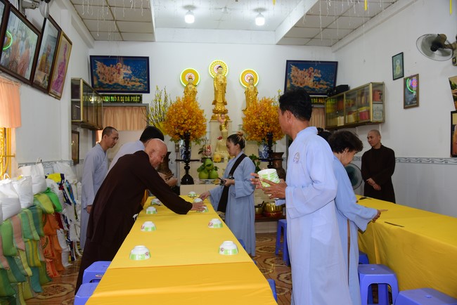 Tu niệm Phật một ngày tại Cần Thơ