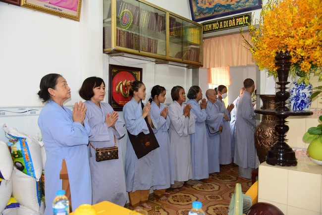 Tu niệm Phật một ngày tại Cần Thơ