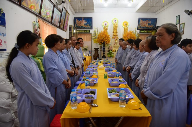 Tu niệm Phật một ngày tại Cần Thơ