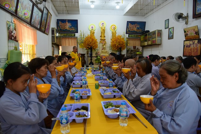 Tu niệm Phật một ngày tại Cần Thơ