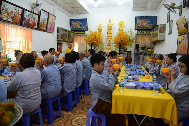 Tu niệm Phật một ngày tại Cần Thơ