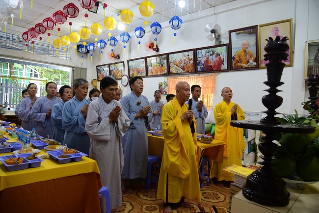 Tu niệm Phật một ngày tại Cần Thơ