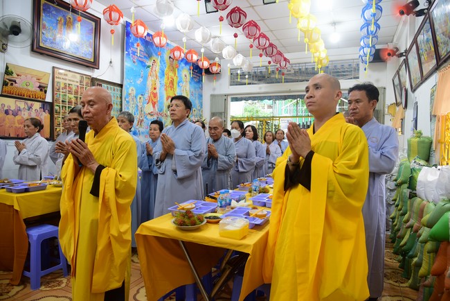 Tu niệm Phật một ngày tại Cần Thơ