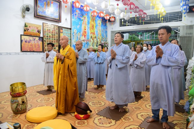 Tu niệm Phật một ngày tại Cần Thơ