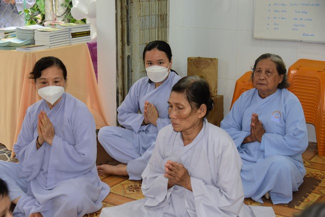 Tu niệm Phật một ngày tại Cần Thơ