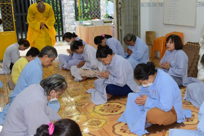 Tu niệm Phật một ngày tại Cần Thơ