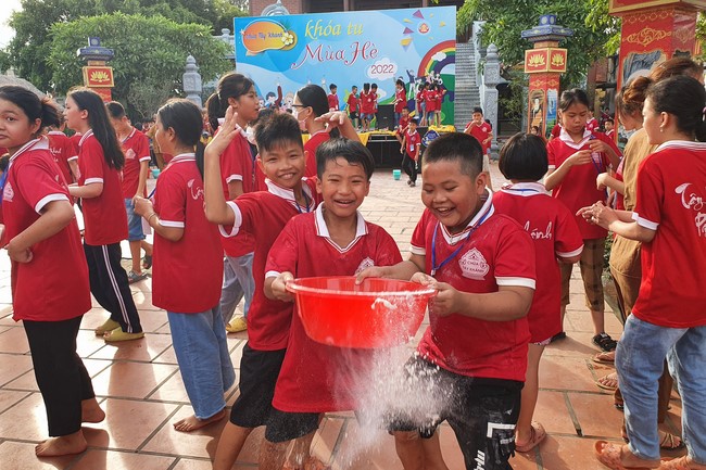 The 2nd day of Teenage Retreat in summer at Tay Khanh pagoda