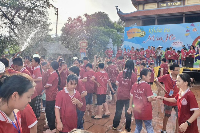 The 2nd day of Teenage Retreat in summer at Tay Khanh pagoda
