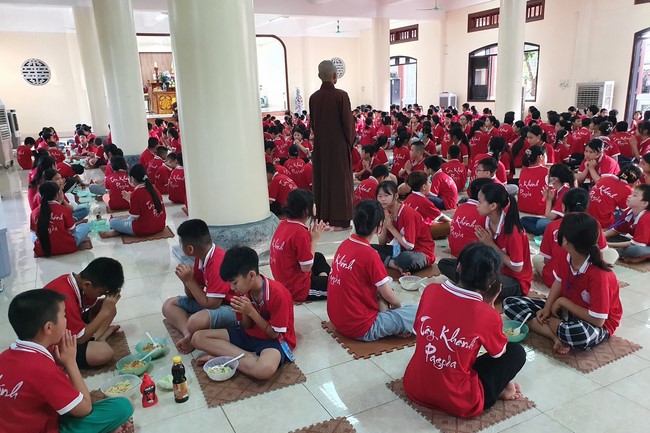 The 2nd day of Teenage Retreat in summer at Tay Khanh pagoda