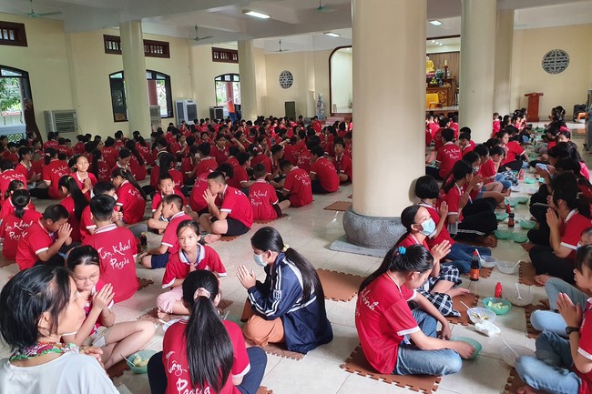 The 2nd day of Teenage Retreat in summer at Tay Khanh pagoda