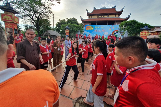 The 2nd day of Teenage Retreat in summer at Tay Khanh pagoda