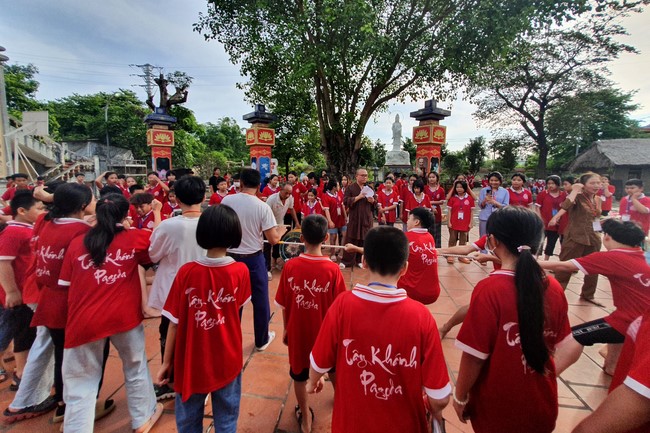 The 2nd day of Teenage Retreat in summer at Tay Khanh pagoda