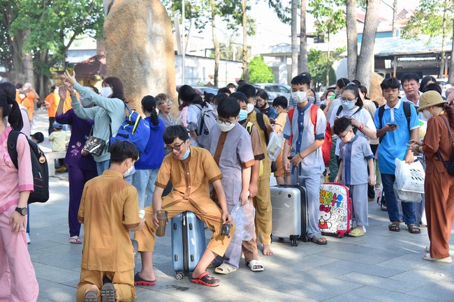 Entering of the Teenage Retreat - Temporary Ordination for Children