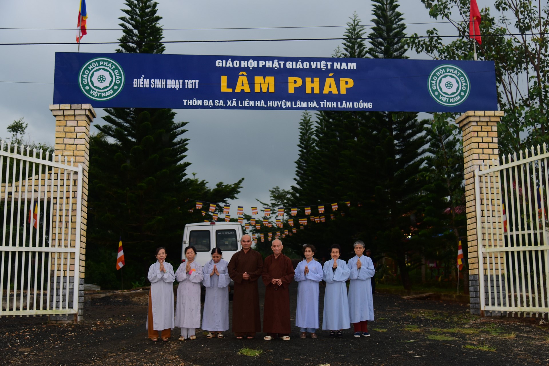 Cúng dường Tam bảo tại Cơ sở Lâm Pháp, Lâm Đồng