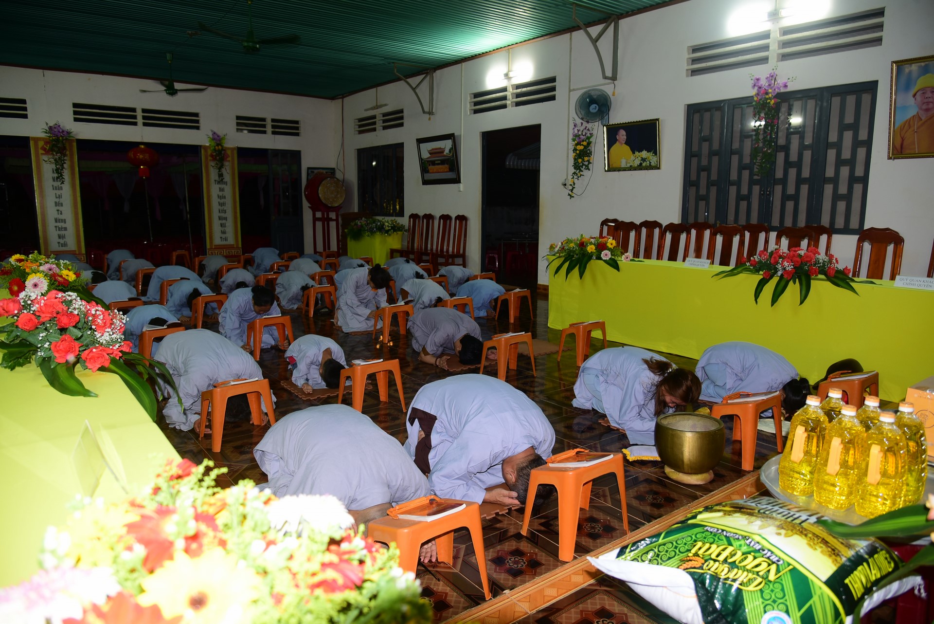 Cúng dường Tam bảo tại Cơ sở Lâm Pháp, Lâm Đồng