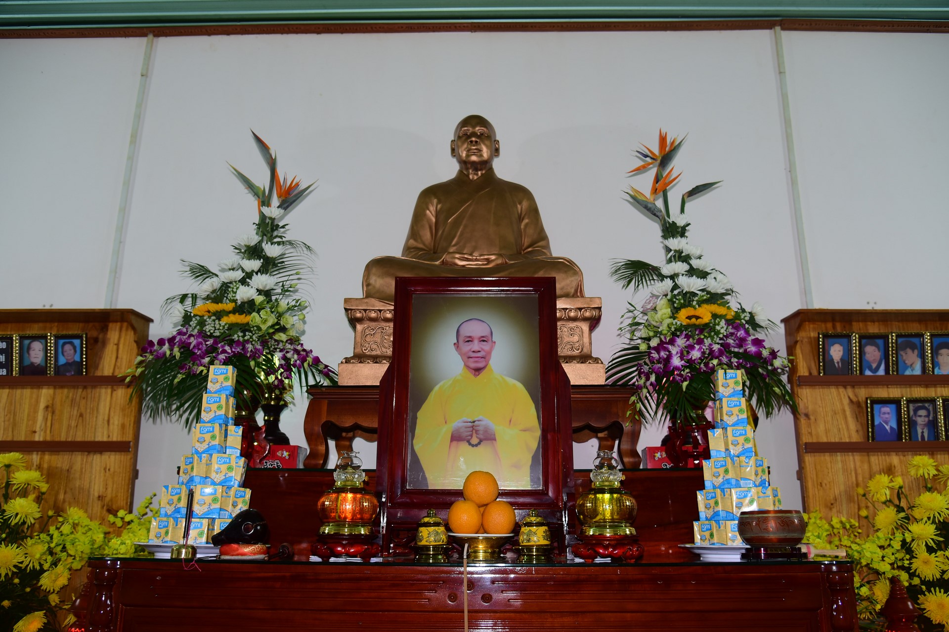 Cúng dường Tam bảo tại Cơ sở Lâm Pháp, Lâm Đồng