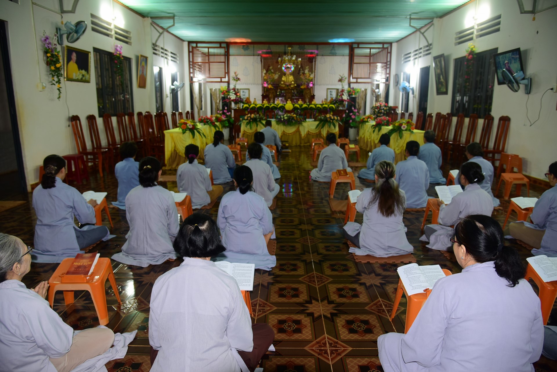 Cúng dường Tam bảo tại Cơ sở Lâm Pháp, Lâm Đồng