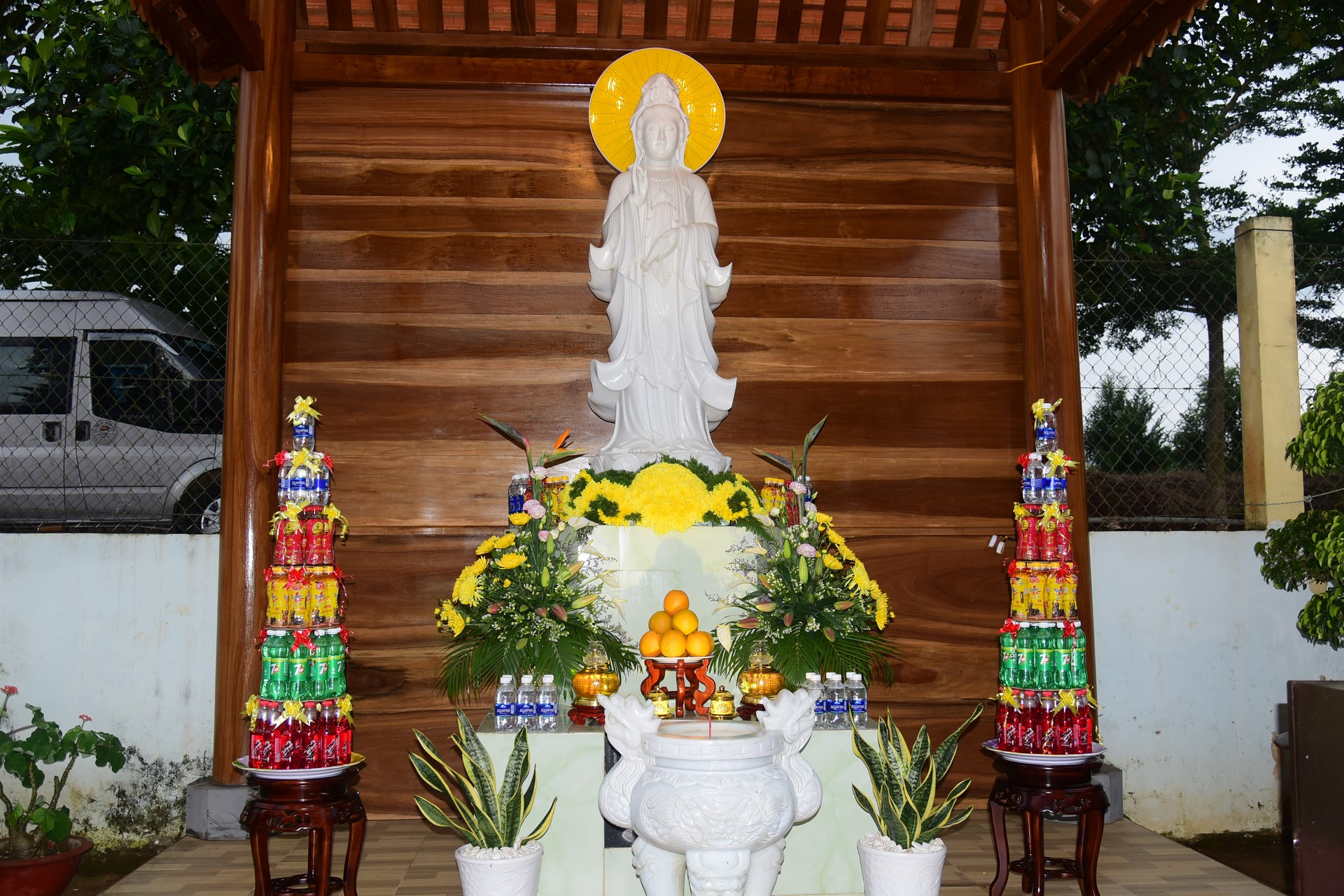 Cúng dường Tam bảo tại Cơ sở Lâm Pháp, Lâm Đồng