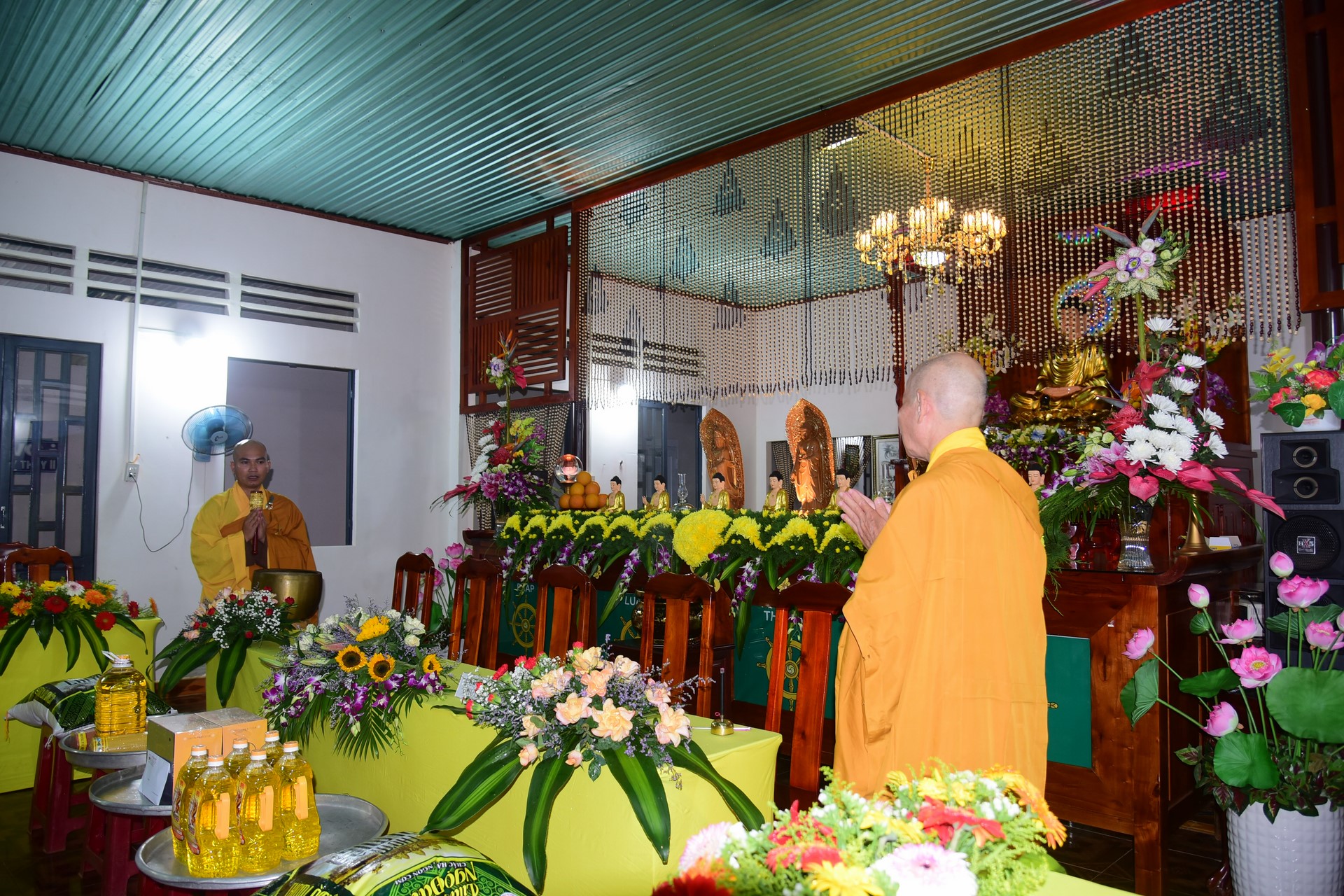 Cúng dường Tam bảo tại Cơ sở Lâm Pháp, Lâm Đồng