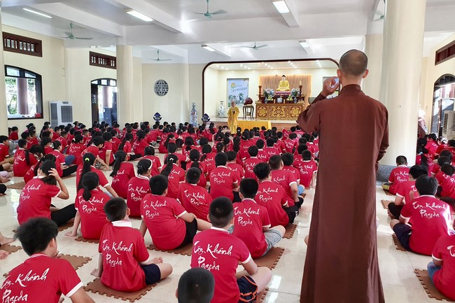 Last day of Teenage Retreat in summer at Tay Khanh pagoda