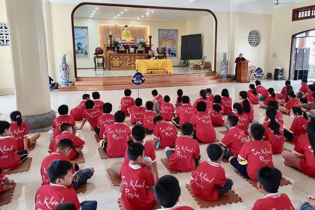 Last day of Teenage Retreat in summer at Tay Khanh pagoda
