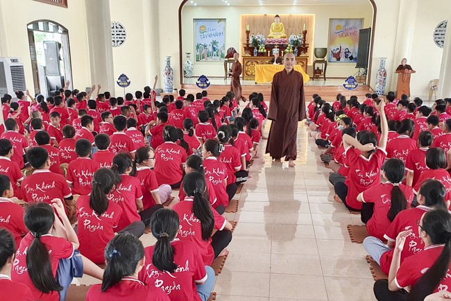 Last day of Teenage Retreat in summer at Tay Khanh pagoda