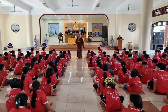 Last day of Teenage Retreat in summer at Tay Khanh pagoda