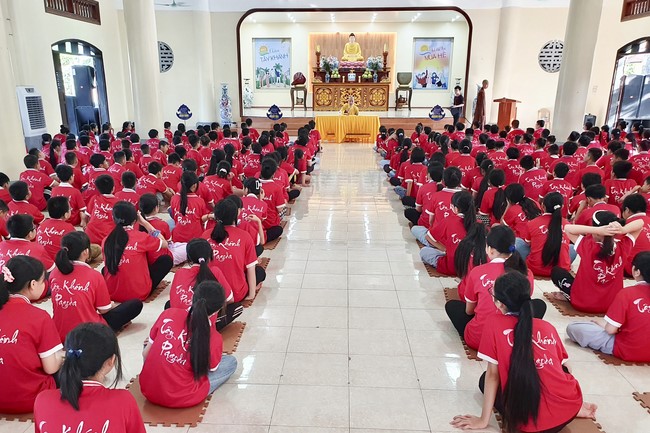 Last day of Teenage Retreat in summer at Tay Khanh pagoda